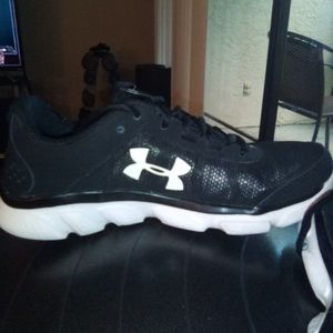 Under Armour women's shoes 😀